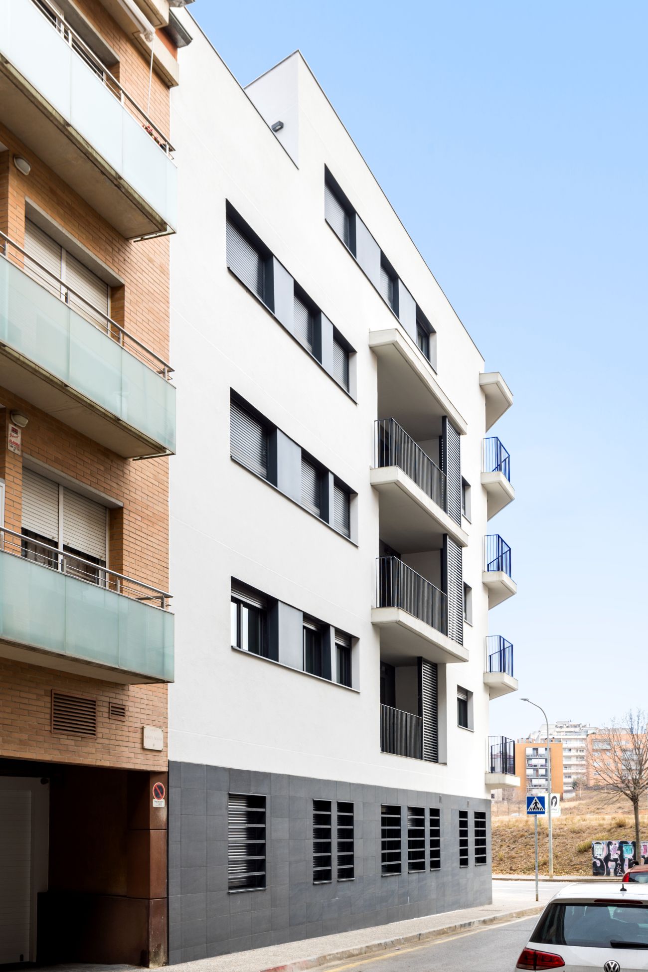 ADEMÀ CANELA COMELLA Arquitectes Associats S.L.P: Edificio plurifamiliar en Girona