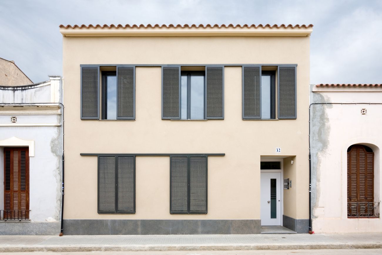 ADEMÀ CANELA COMELLA Arquitectes Associats S.L.P: Edificio en Vilassar de Mar